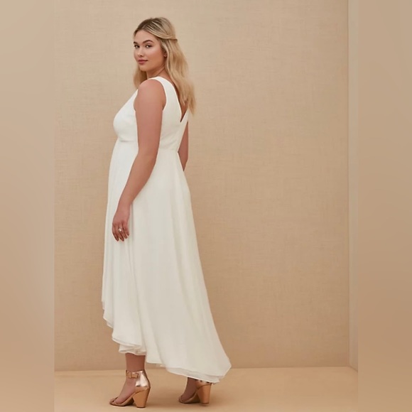 NWT Torrid SPECIAL OCCASION IVORY CHIFFON HI-LO DRESS: Size 22 - Picture 3 of 4